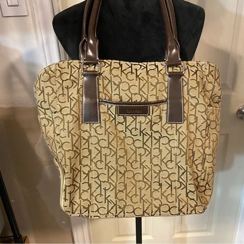 Calvin Klein Tote Bag Woman’s Purse multi Pockets Side pocket Shoulder Bag zip - Picture 16 of 16